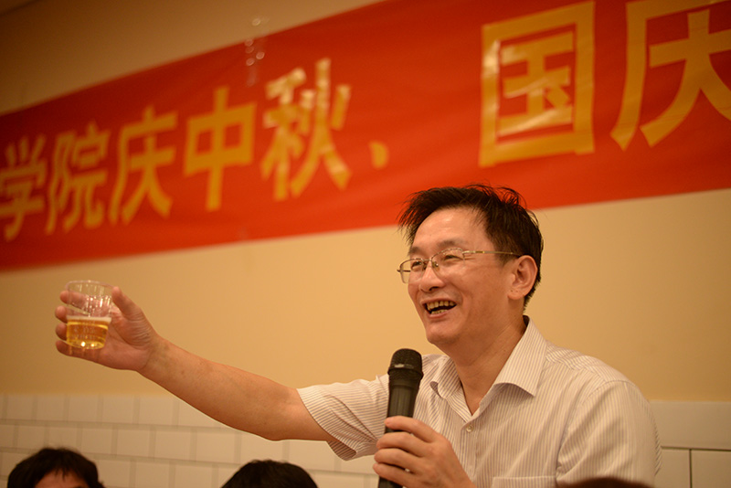 月圆洛江畔，情暖华光园 ——我院举办“迎中秋 庆国庆”晚会  