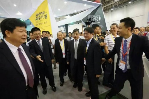 华光姓氏文创品亮相海峽两岸文博会暨两岸高校设计展