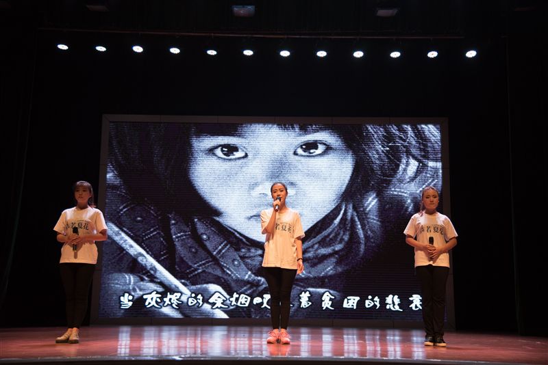 华光学院13级主播班“声若夏花”语言类专场毕业汇演在吴文季音乐厅举行