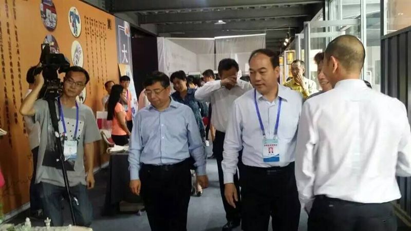 福建省委宣传部长李书磊等领导现场参观中华姓氏现代雕塑展览并给予高度评价