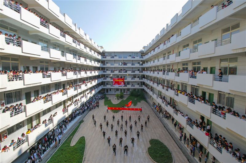 商学院“快闪”活动秀出青春活力