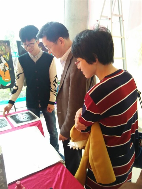 艺术设计学院举办广告结业作品展