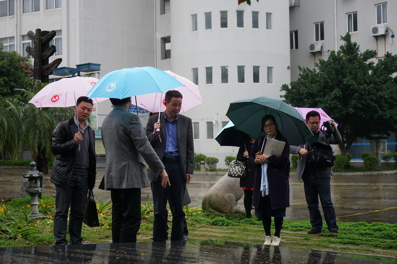 市教育局郑文伟局长莅校调研