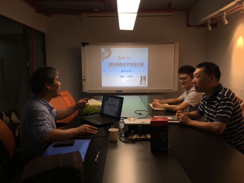 华光摄影学院与上海行业龙头企业将合作开设“冠名班”