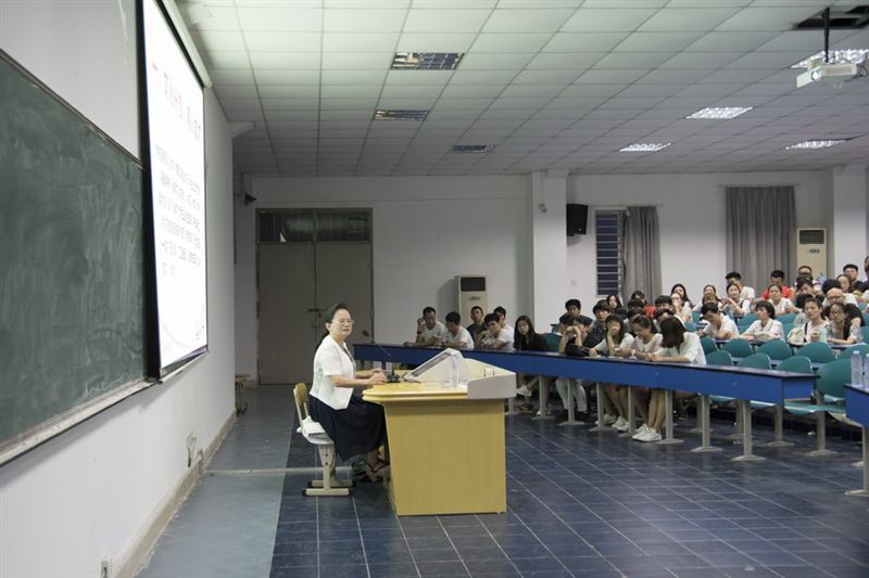我校召开新学期全校学生干部大会