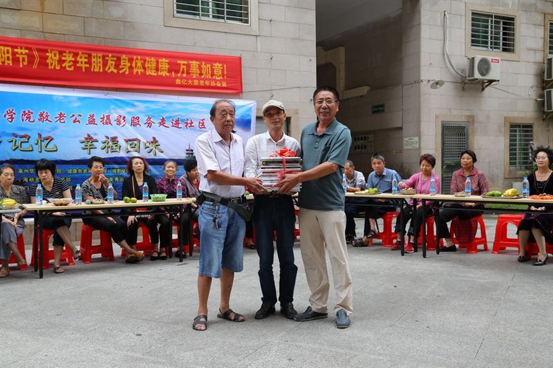 华光学院走进沉州社区敬老贺节