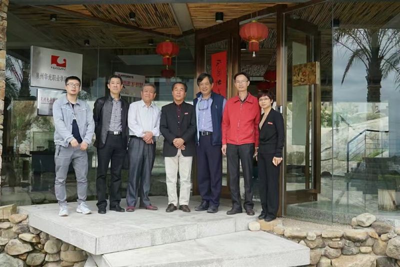  台湾摄影家交流协会副主席黄炳祥来校作摄影讲座
