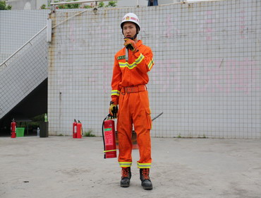 消防演练警笛鸣,携手共建安全校
