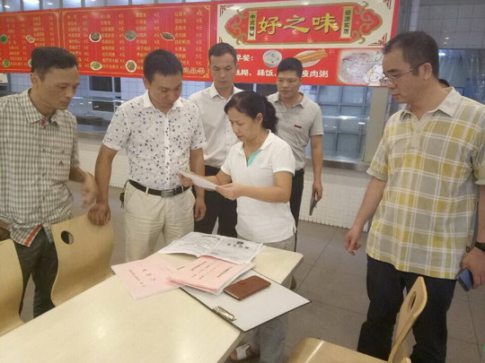 市教育局检查组莅校开展安全工作交叉检查