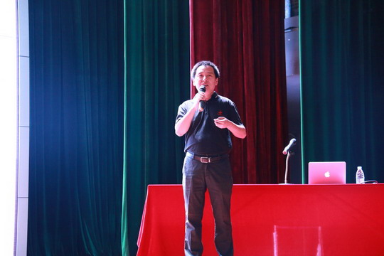 中国摄影报副总编柴选和我校优秀校友刘乘良莅校举办讲座