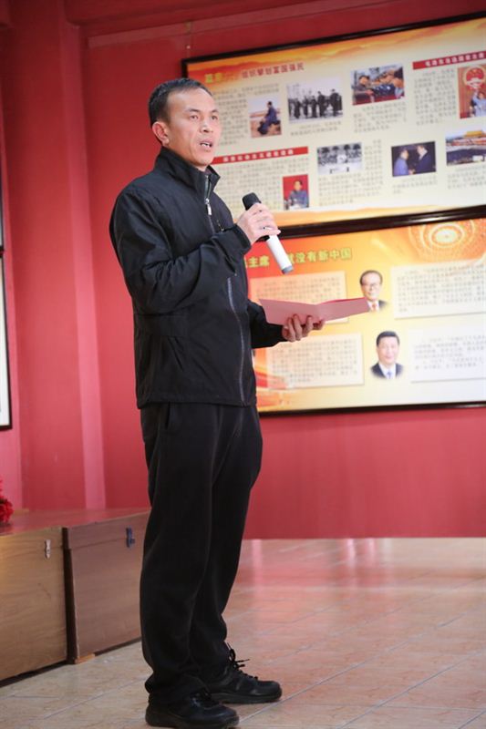 我校举行新党员入党宣誓暨老党员重温誓词仪式