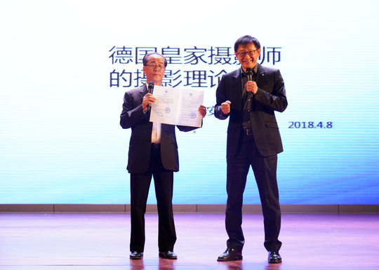 德国皇家摄影师吴敏安莅校讲学