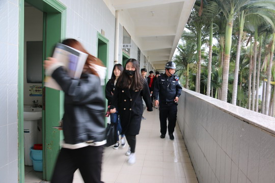 我校组织消防逃生疏散演练活动