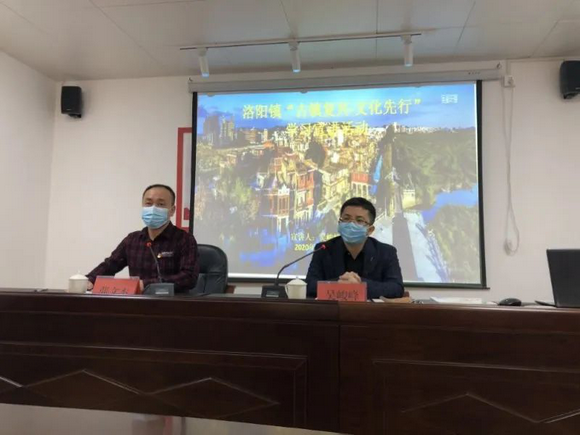 我校图书馆馆长吴峻峰应邀赴洛阳镇开展 “古镇复兴，文化先行”主题宣讲