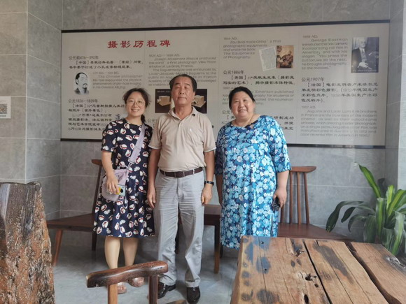 中国发展网摄影中心主任安然来校参访