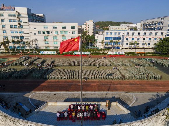 2020级新同学在军训中交出满意答卷