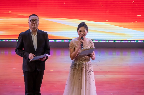 郑晓梅公益演唱会在我校隆重举行