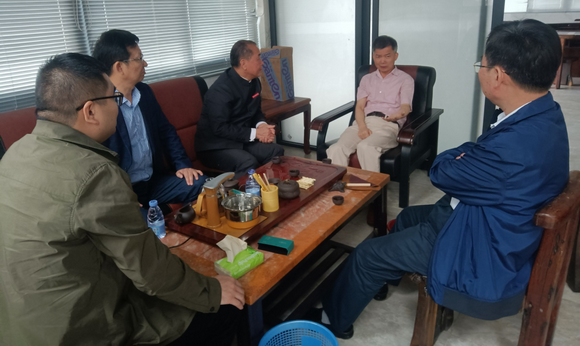 泉州台商投资区管委会主任梁炳辉等领导莅临我校工艺美术学院筹建办调研
