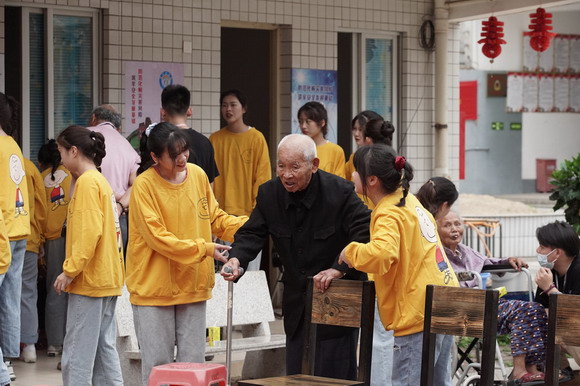 敬老孝亲在我心中——牢记党恩 关爱老人