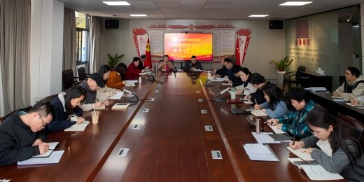 我校召开党委理论学习中心组学习(扩大)会